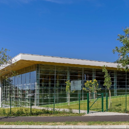 Lőv&eacute;r Uszoda