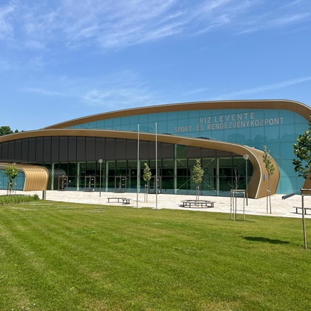 Riz Levente Sport- &eacute;s Rendezv&eacute;nyk&ouml;zpont