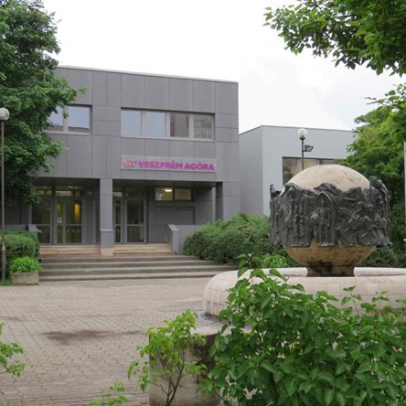Ag&oacute;ra Veszpr&eacute;m V&aacute;rosi Művelőd&eacute;si K&ouml;zpont